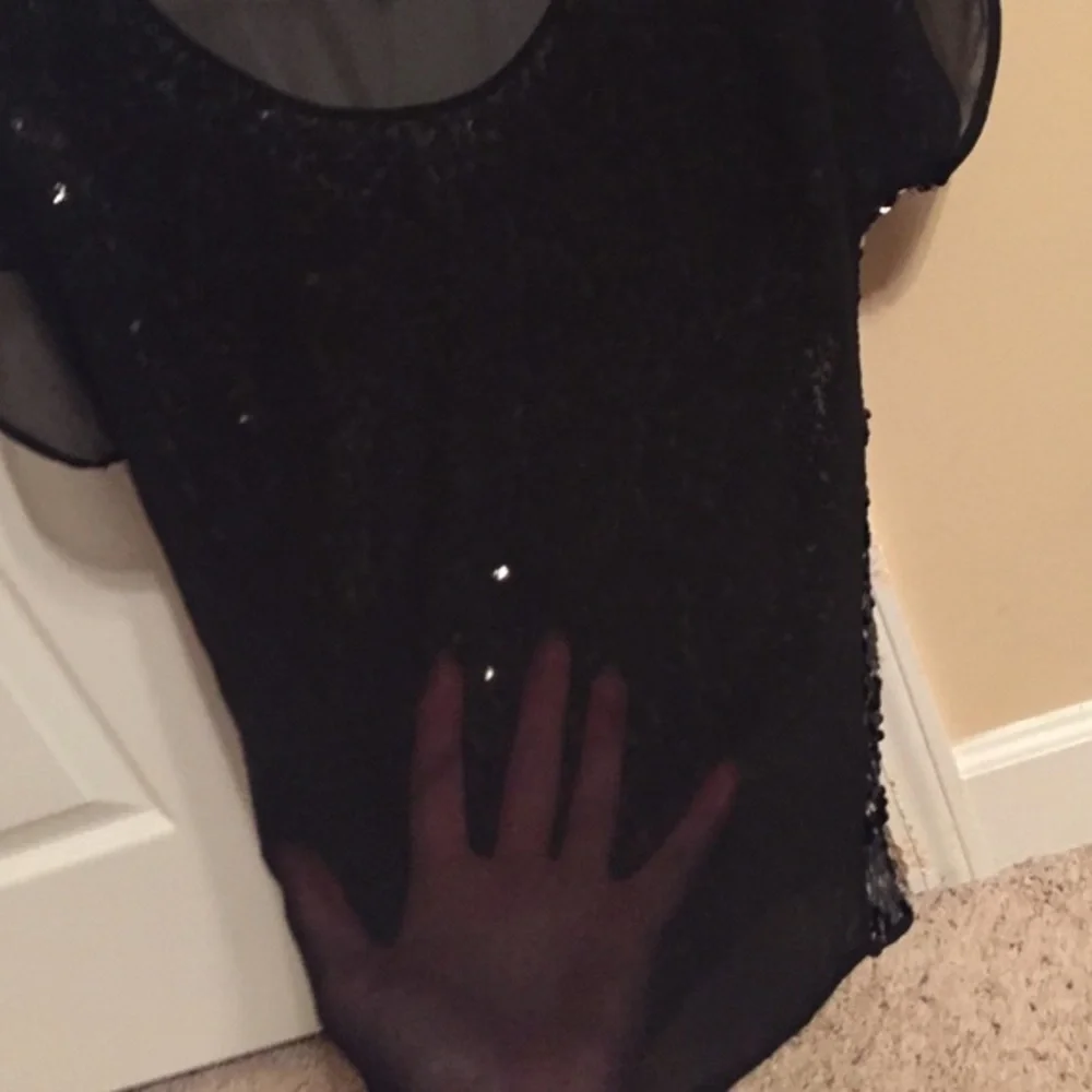 Sequence blouse with entire sheer back - Picture 3 of 4